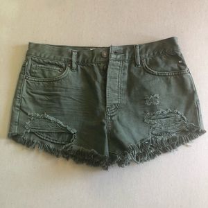 We The Free Loving Good Vibration Cutoff Shorts Women's 29 Green Distressed.